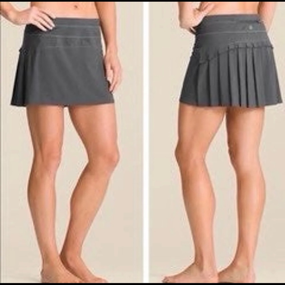 Athleta ruffle back skirt. Size small.